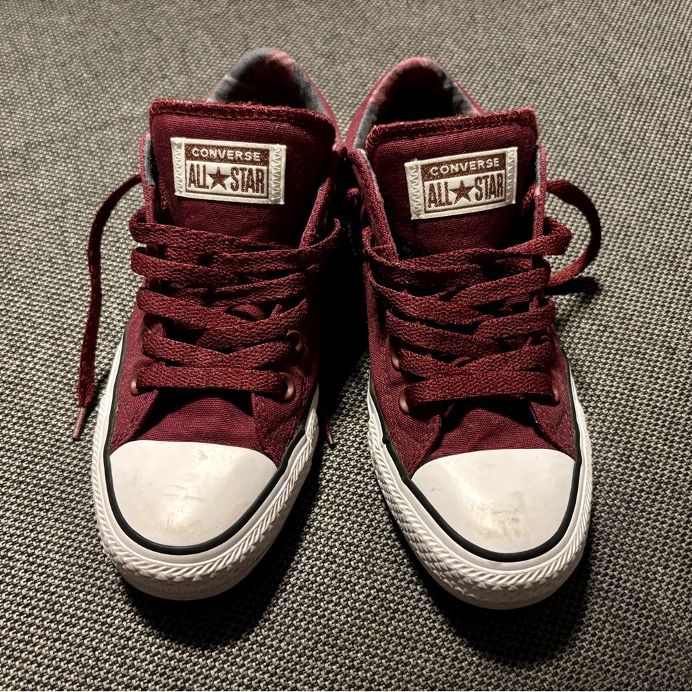 Converse Women’s Burgundy All Star size 7